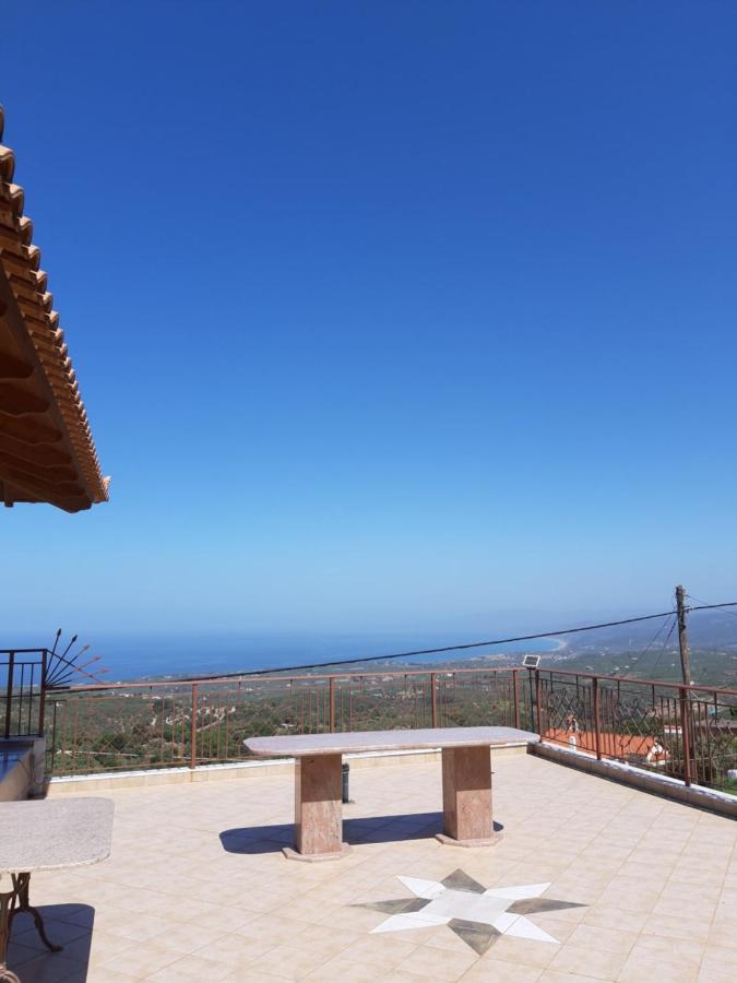 -Tsiakos Apartment- In Vryses Kyparissia Buitenkant foto